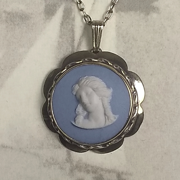 Vintage Wedgwood Blue Jasperware Cameo .925 Sterling Silver with .925 chain - Picture 1 of 5
